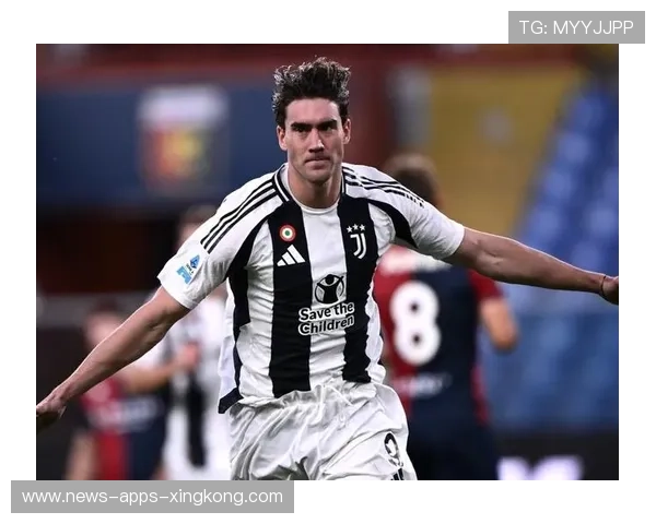 尤文弗拉霍维奇胸口停球后劲射直飞球网：力量与时机的艺术在草坪上绽放